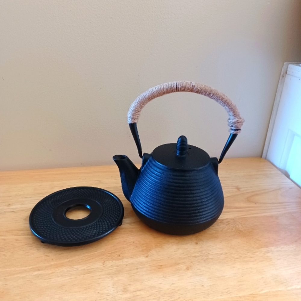 Cast Iron Japanese Tetsubin Stovetop Teapot with Trivet & Infuser